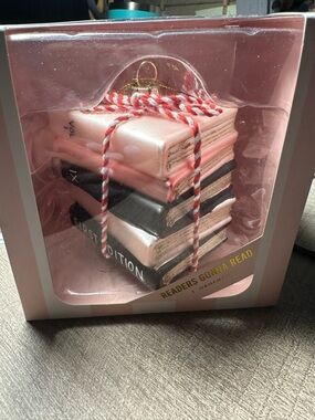 NWT Readers Gonna Read Pink and Black Book Stack Christmas Ornament. NIB!